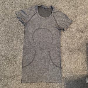 LULULEMON ATHLETICA GREY SWIFTLY TECH SIZE 0 GENTLY USED